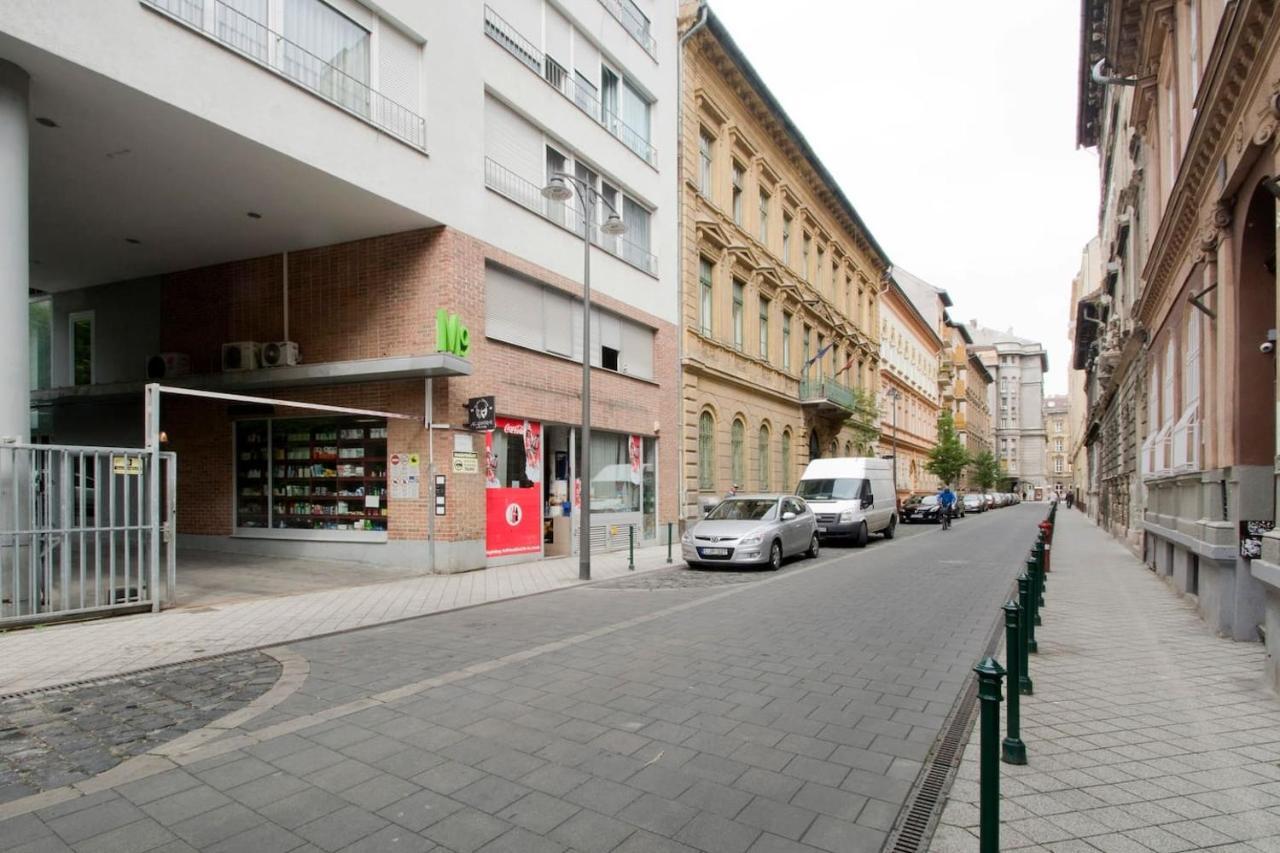 Modern Four Bedroom Apartment In Palace District Budapest Exterior foto